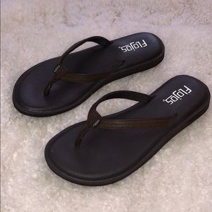 Women’s New Flojos Size 6 sandals/ Flip Flops